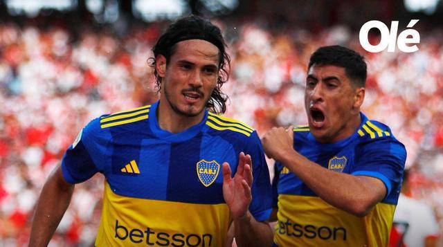 37岁卡瓦尼任意球绝杀,激情庆祝!南美赛场引人瞩目_里尼登斯_苏亚雷斯