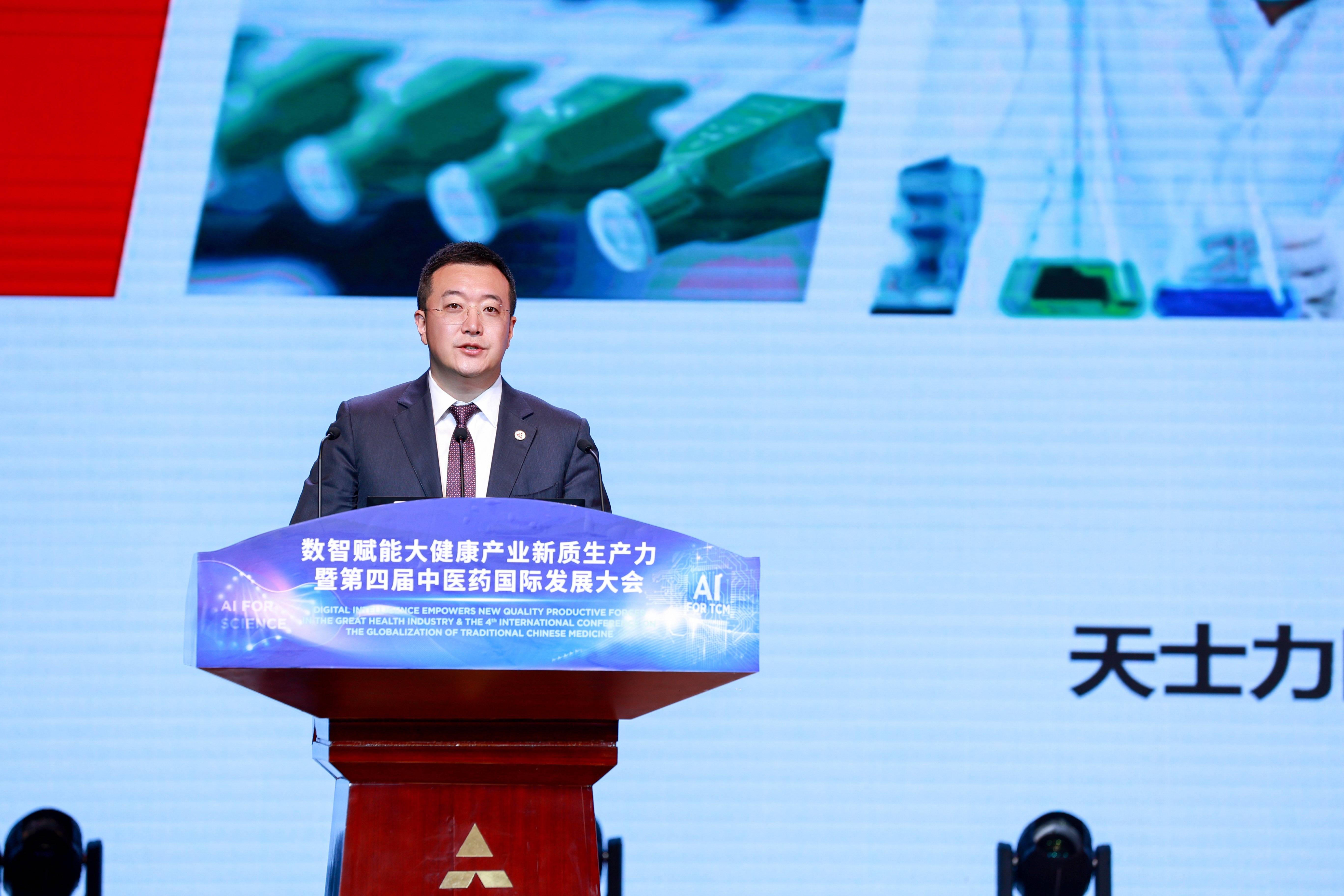 现代中药创制全国重点实验室常务副主任,天士力医药集团董事长闫凯境