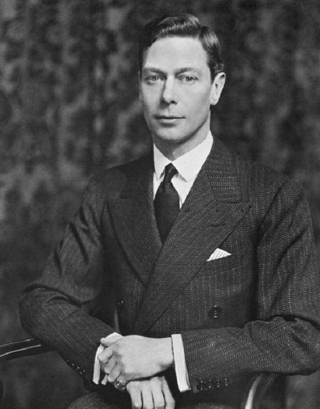 靠脸征服13岁女王,放弃王位变最强赘婿,菲利普亲王的传奇一生