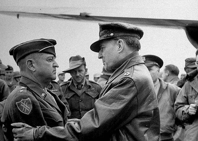 惨死在韩国"猪队友"卡车车轮下的"美国四星上将"_沃克_美军_将军