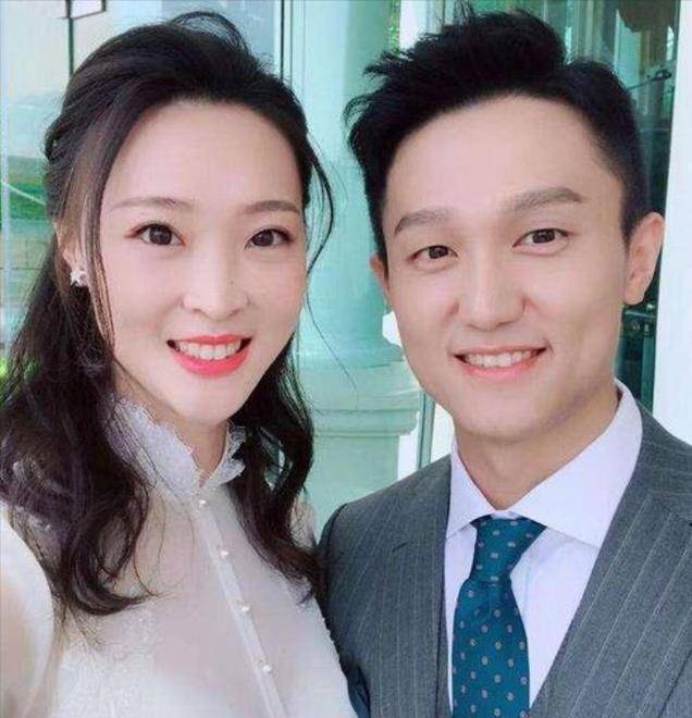 92米女排冠军嫁给1.86米北大博士,如今怎样了?