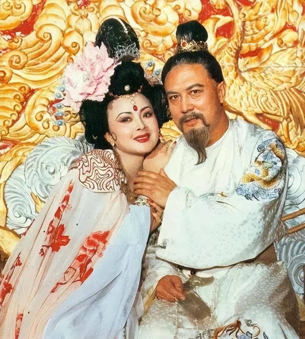 临淄王成了唐明皇,执掌天下大权,需要和喜欢的是温柔多情的美娇娘,而