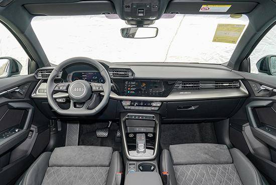 这主要是因为奥迪a5在外观设计,内饰配置,动力性能和操控体验等方面都