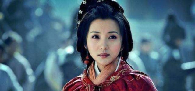 在《全像通俗三国志传》中一书中曾经写道,关羽驻扎荆州之时,他的儿子