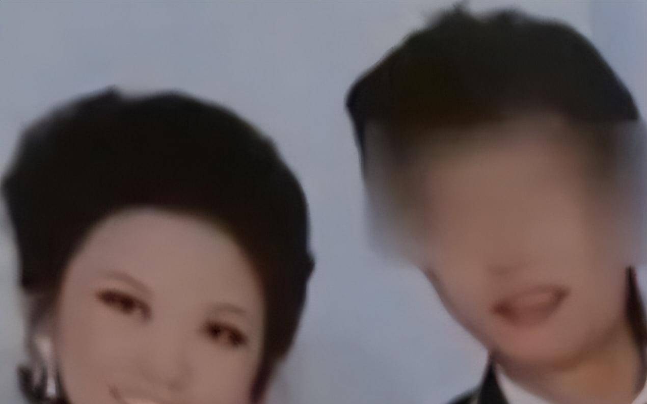 山西新郎婚后一个月死亡,家属将4名伴郎告上法庭_李瑞佳_王佳慧_众人