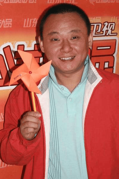 并在2005年的时候和潘长江老师合作主演了电视剧《别拿豆包不当干粮》