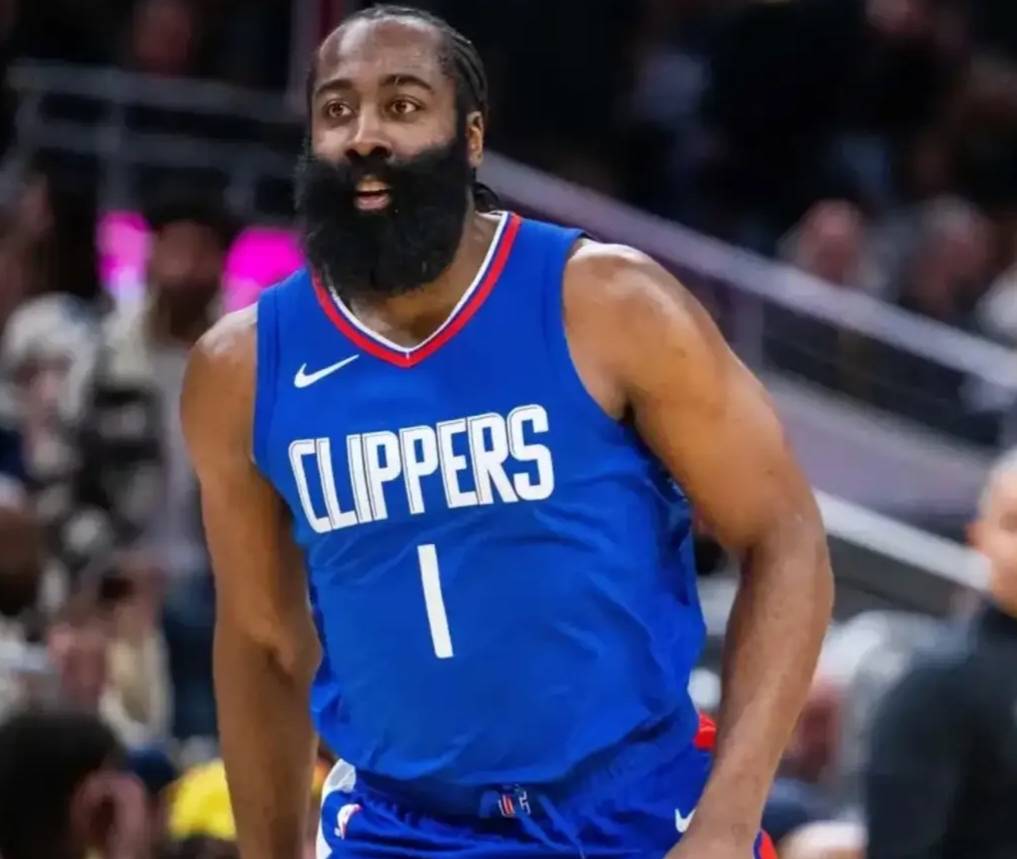 1.哈登目前场均26.0分4.0篮板7.0助攻,投篮命中率54.1%,三分命中率50.