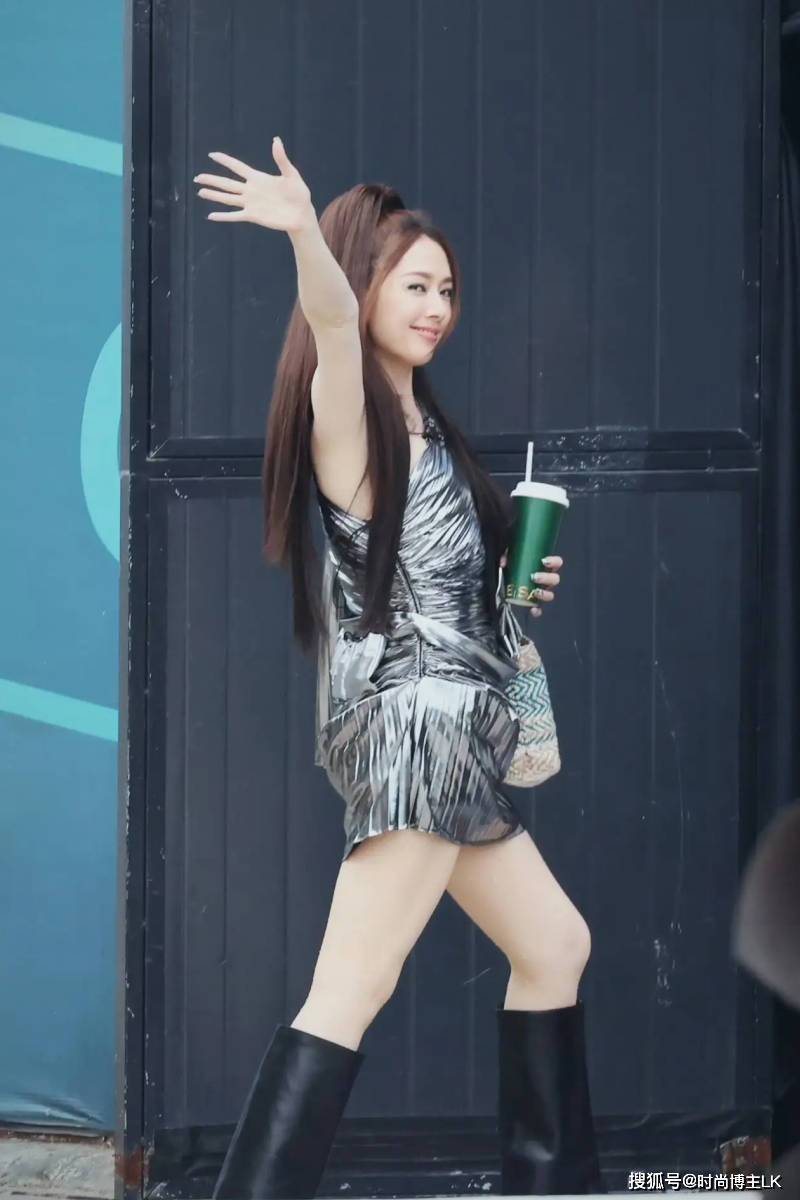 40岁郭碧婷女团风造型曝光!网友:她怎么瘦了这么多?