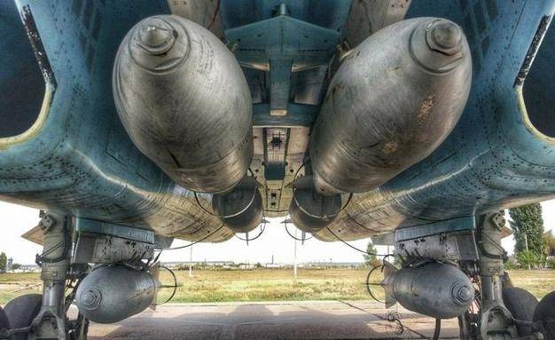 百枚fab巨型炸弹来袭,乌军慌忙逃窜,直接让出60平方公里阵地