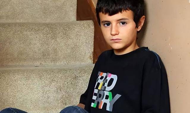 2009年,英国13岁男孩"喜当爹"!生下一女后,后来怎么样了?