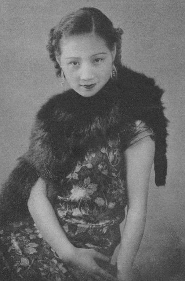 民国时期上海滩演艺圈号称四大美女,大家争睹风采,聚集众多粉丝