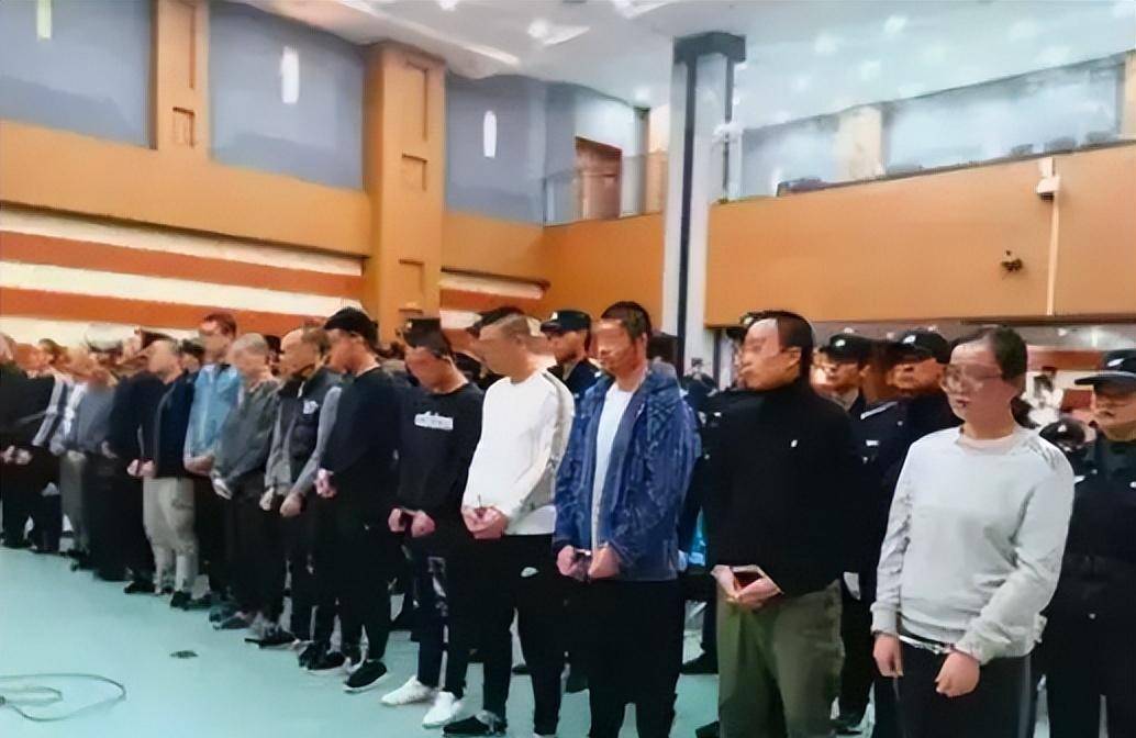 软禁,威胁,绑架,90后研究生女黑老大落马后,在法庭上痛哭流涕