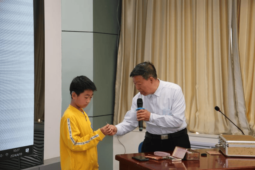 烟台市特殊教育学校心灵刻瓷艺术工作室正式启动