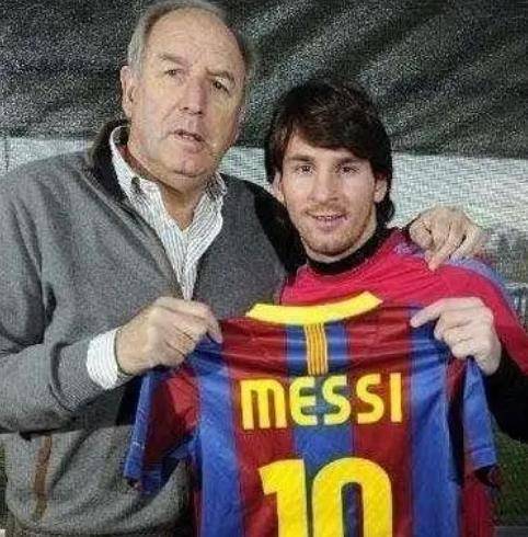 一年的时间,梅西都没有掀起多大的浪花,所以球队更没有把他放到最重要