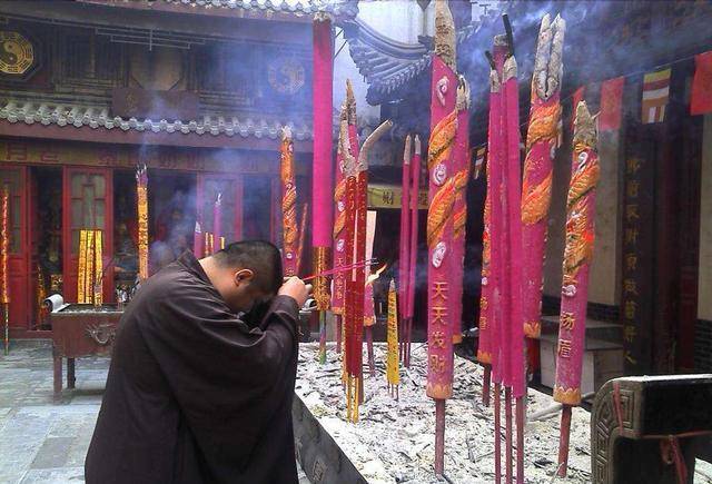 三炷香都代表什么?