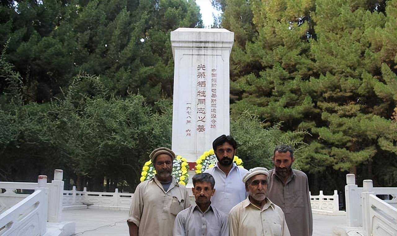 巴基斯坦老人为中国88位烈士守墓43年初心不改_艾哈迈德_阿里_赵玉