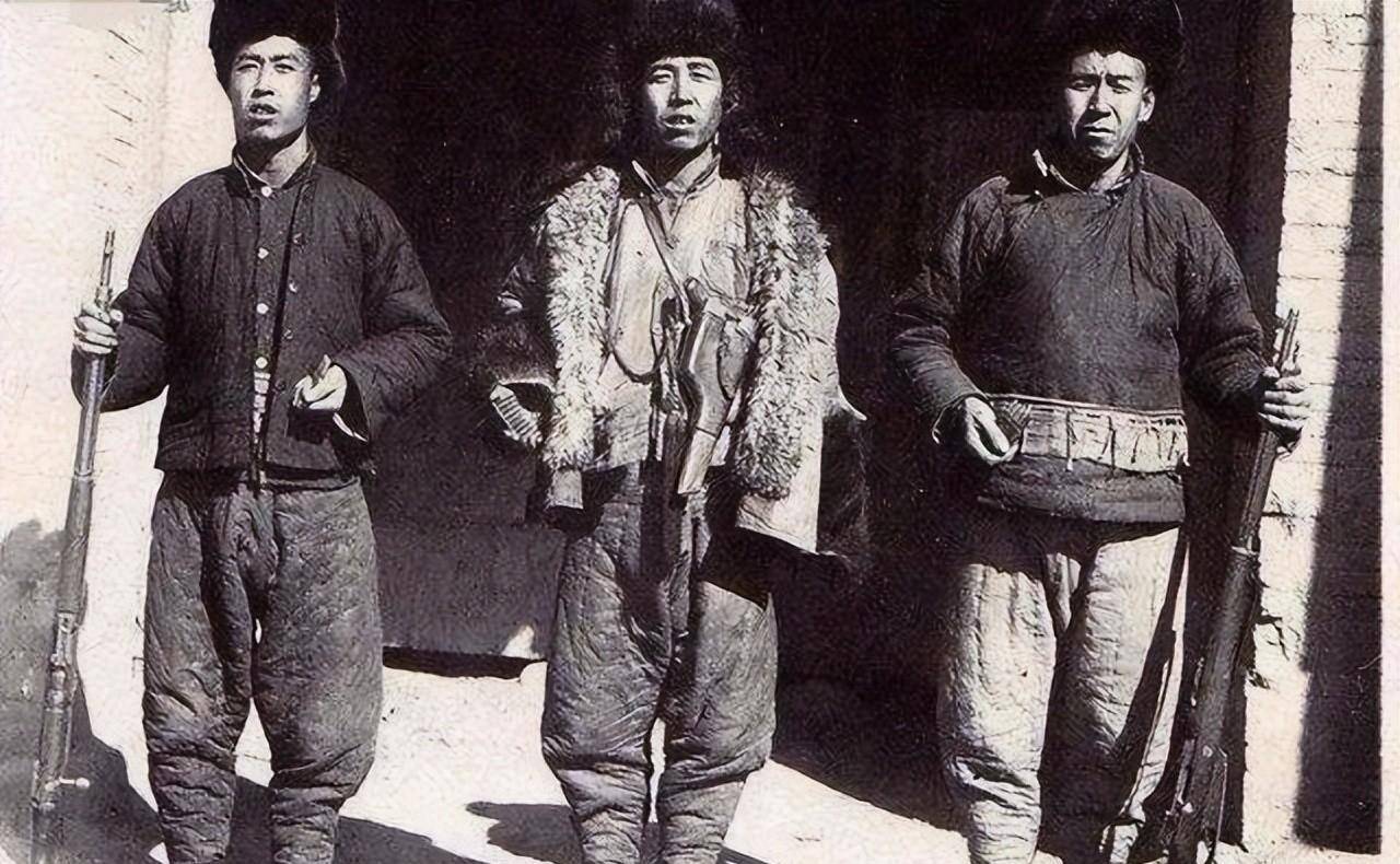 正好乡里有个干黑社会的"乡贤"张某是马文德父亲的老朋友,不想在染坊