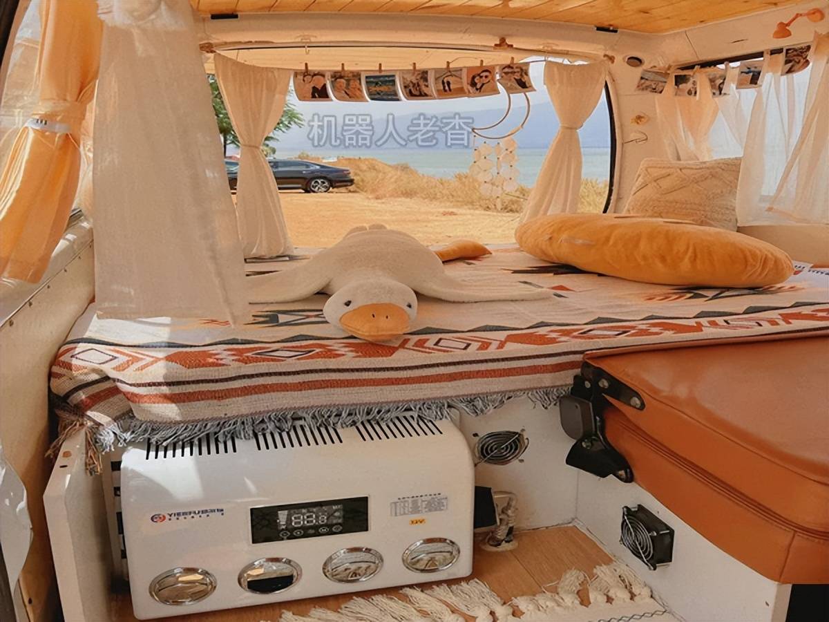 女生版旅居车来了,金杯大面包改装温馨露营车,diy床车自驾游