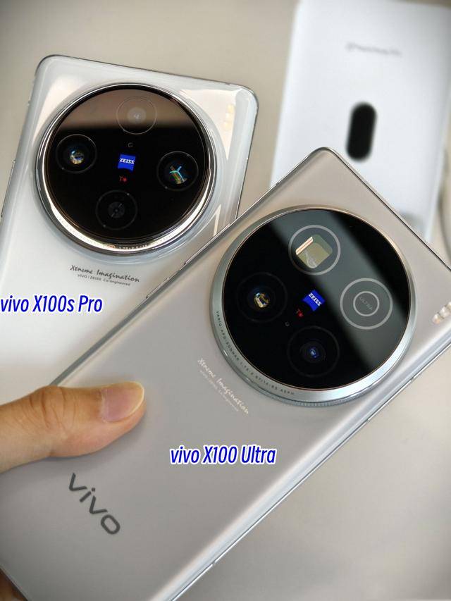 第三款机型是vivo x100 ultra,是一款主打影像的超大杯旗舰手机,核心