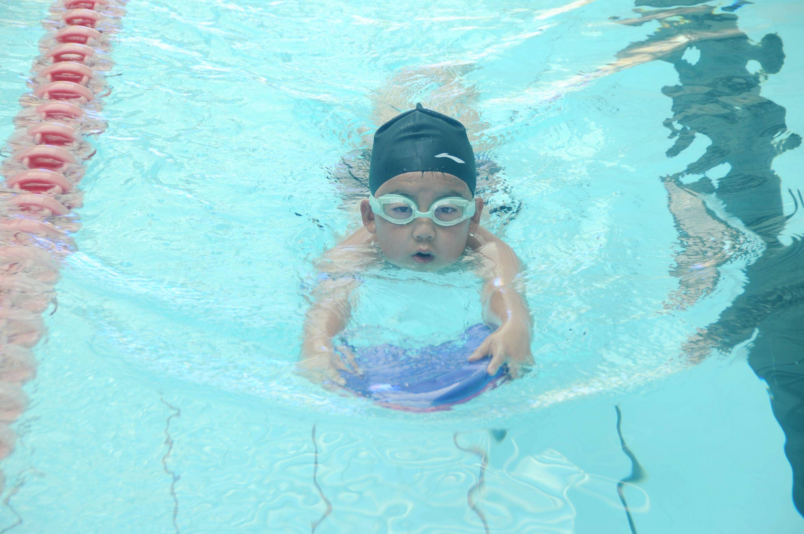 西宁市沈那小学"沈泳"游泳队正式开班