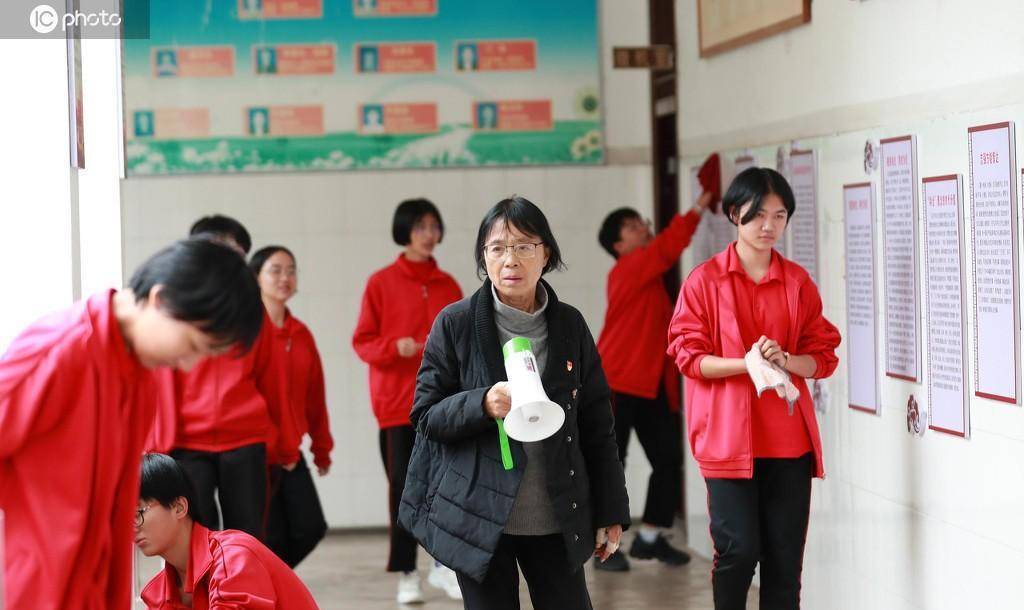 钟南山邀张桂梅去广州疗养,网友送祝福:希望张桂梅老师能好起来_华坪
