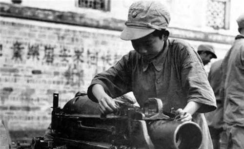 但是陈友礼当时却没有机会看到照片,他跟着部队前往缅甸,在缅甸击垮了