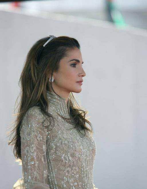 她是约旦王后,出身困苦难民之家,被称为世界上最美丽的王后