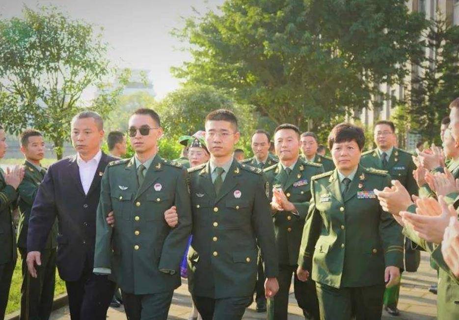 "排雷英雄"杜富国,和平年代荣获一等功,享受什么待遇?