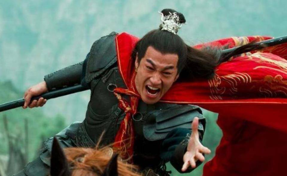 这位关西武将和吕布齐名,在三国演义只活到第4回,如今声名大噪