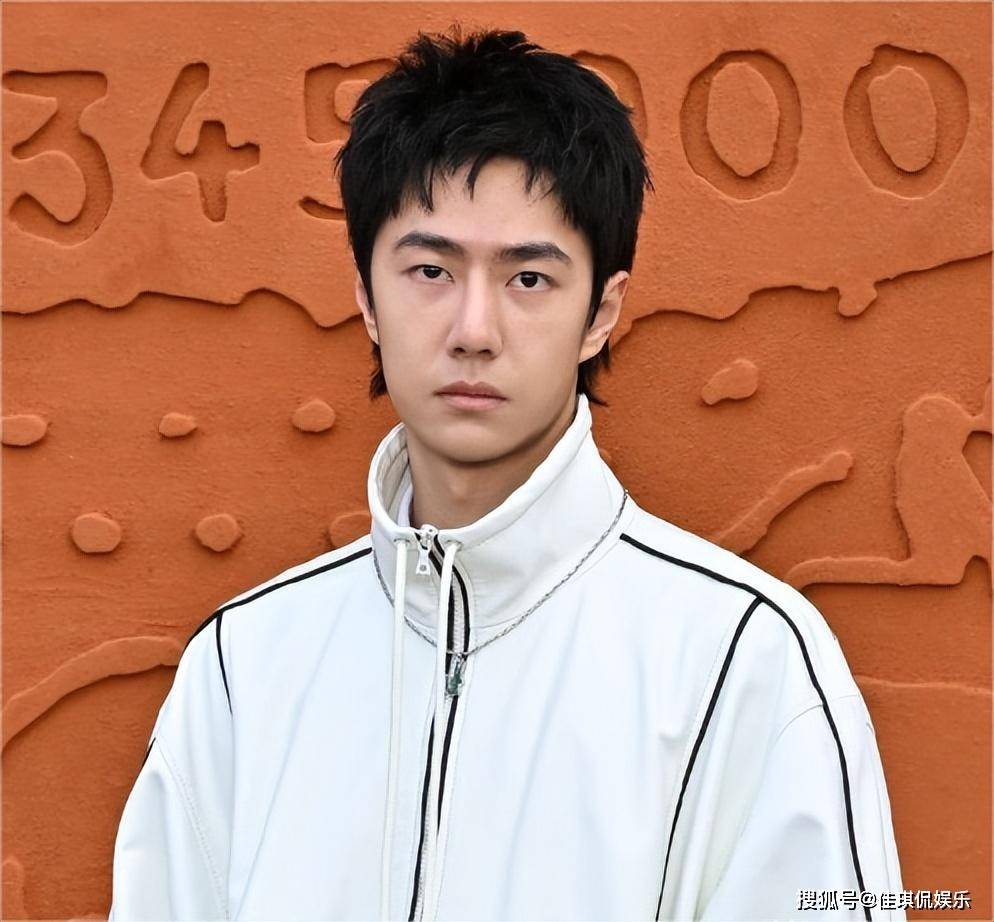 当32岁肖战跟26岁王一博站在一起,我才彻底明白,什么叫顶级骨相