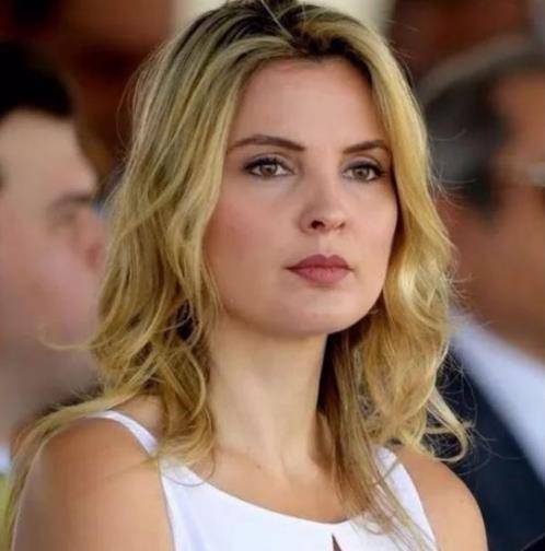 嫁比母亲大13岁的总统,带着全家女性挥金如土_马赛_米歇尔·梅特尔