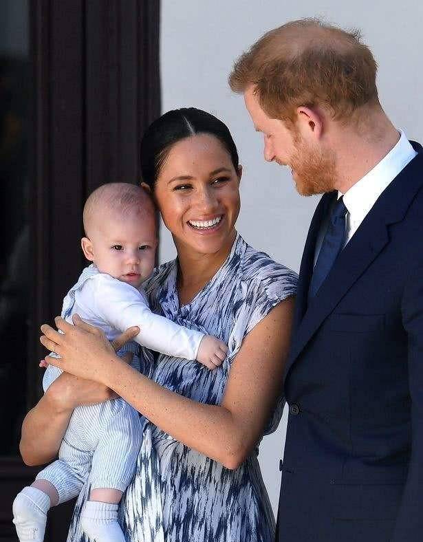 嫁入王室不到2年退出,梅根父亲:1年300万加26间房都满足不了她