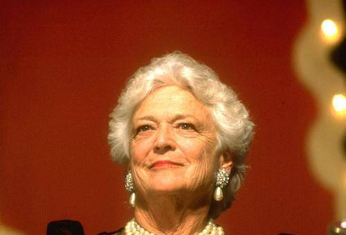 一豪门女主人,丈夫和儿子都是总统,被称为国民奶奶_芭芭拉_布什_俩人