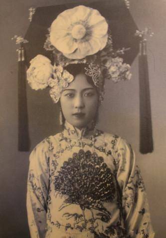 杜月笙痴爱30年,62岁与她结婚,临终前一句话令她泪崩_孟小冬_梅兰芳