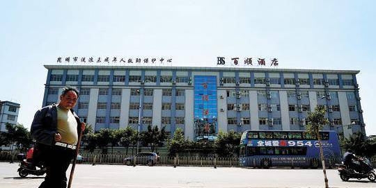 2004年,一男孩抓着高空客机起落架,从昆明飞到重庆,后来怎样了