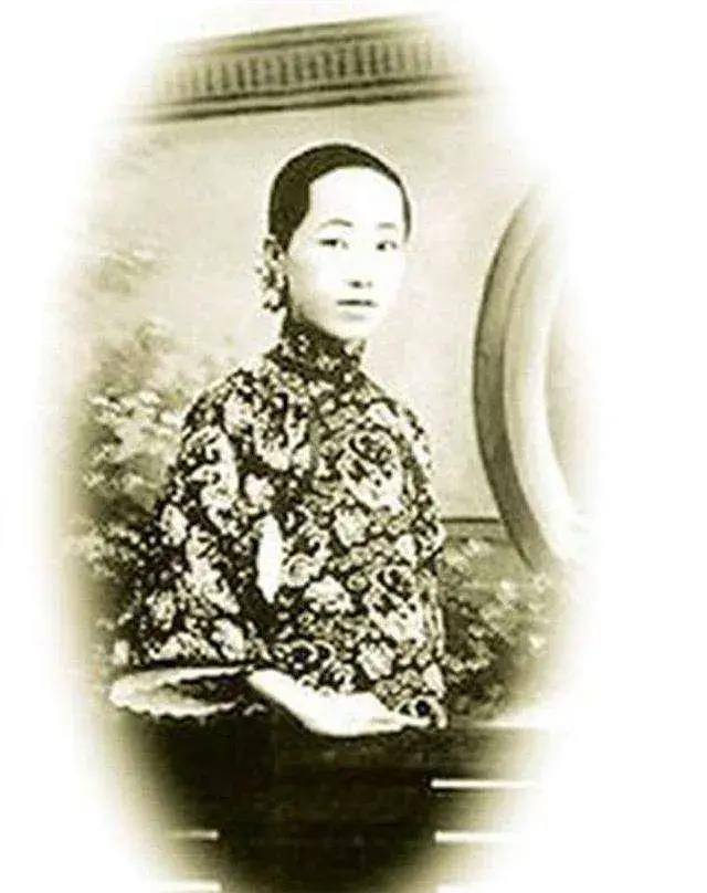 梅兰芳原配王明华因不能再生育而被迫同意丈夫再娶,自己孤独早逝