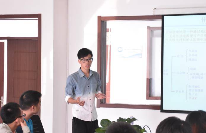 上交大学霸王言博,25岁时迎娶学妹生娃,为了养家曾