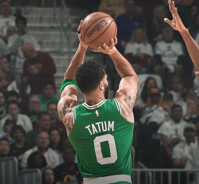 塔图姆末节7中2,三分2中0,得到6分,2个篮板,1次助攻,其中一记关键后仰