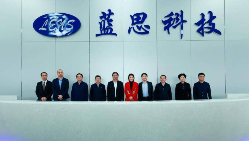 "玻璃女王"周群飞:一婚嫁老板,二婚嫁自家司机,二十年赚500亿