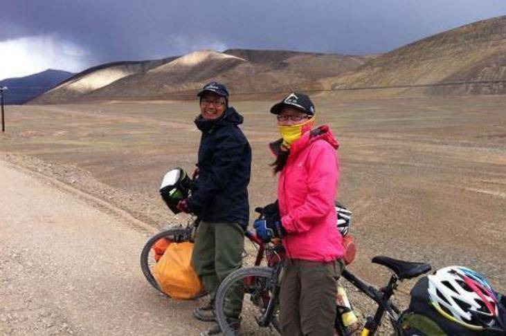 "薄情夫妻"嫌国内药费贵,跑美国出事要上千万,哭着向祖国求救_舒炜_王