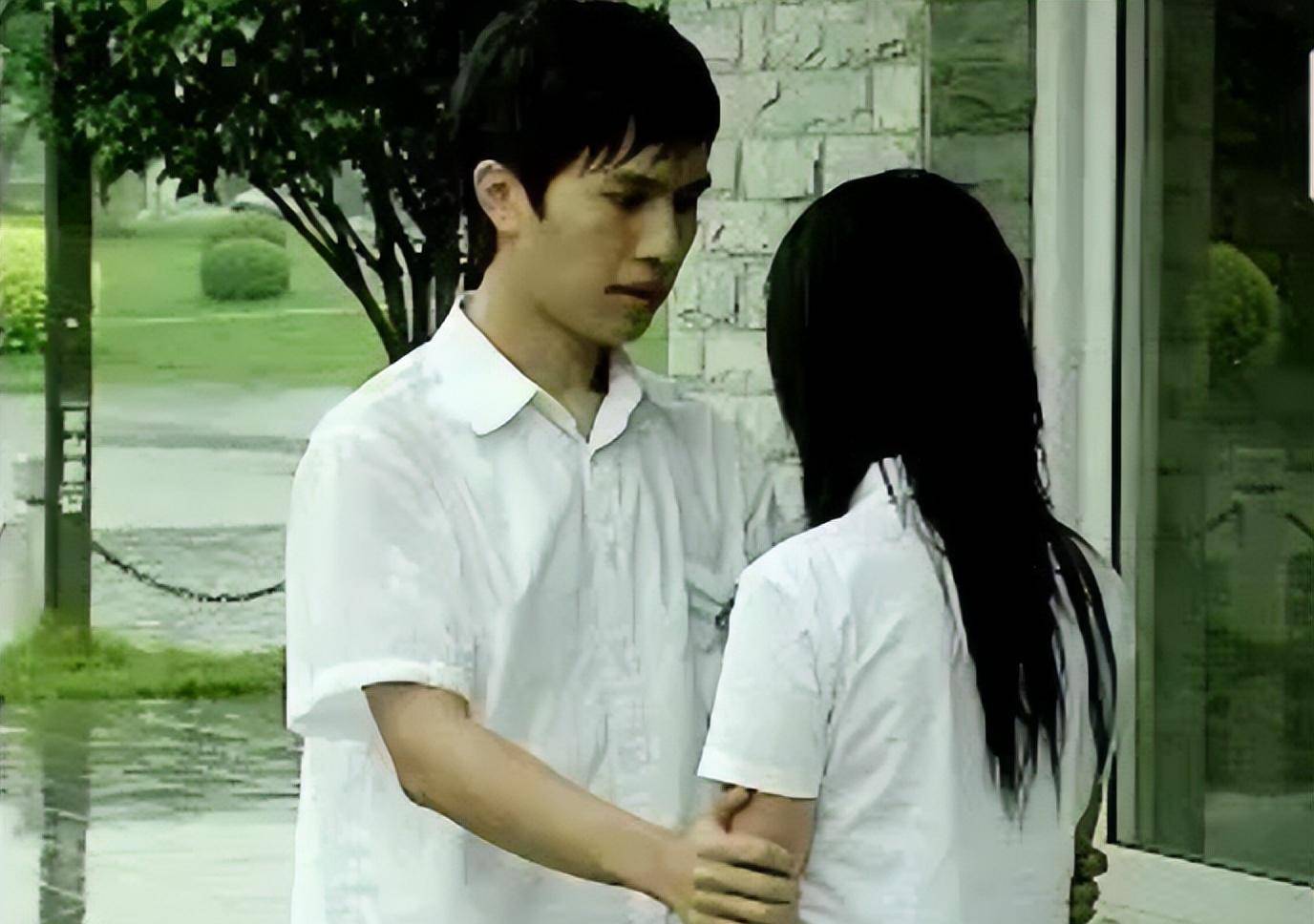 97年湖北富二代夜闯女生宿舍,被百名大学生围殴致死,该如何审判