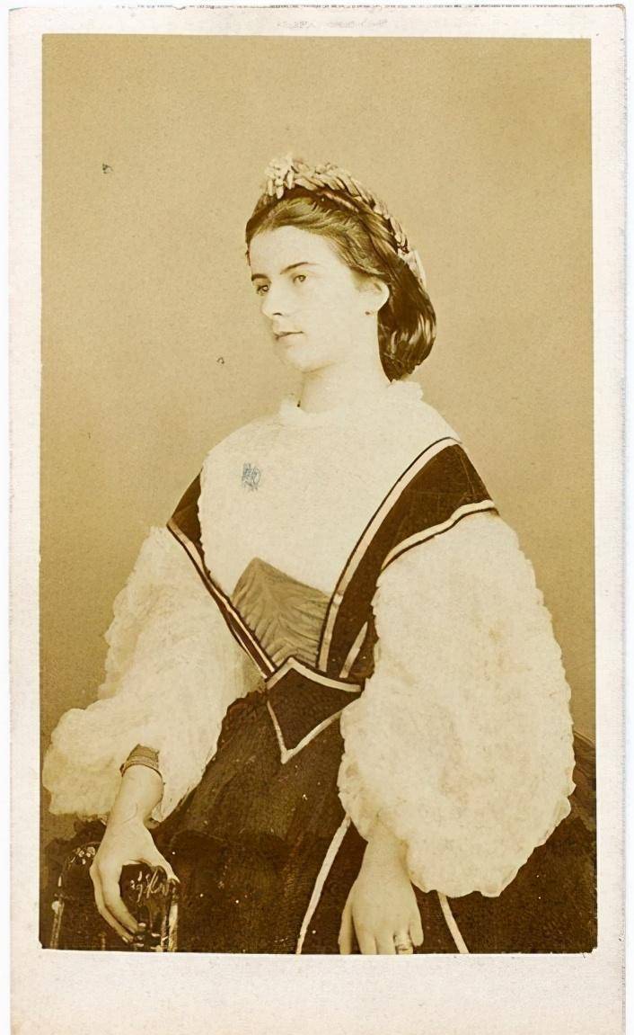 们:末代王后,婚姻不幸,葬身火海,红颜多薄命_玛丽_弗朗切斯科_姐姐