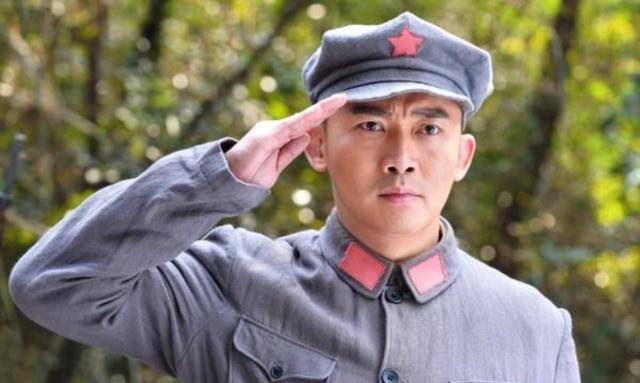 他是新四军第一师政委,是粟将军的好搭档,可惜英年早逝未被授衔