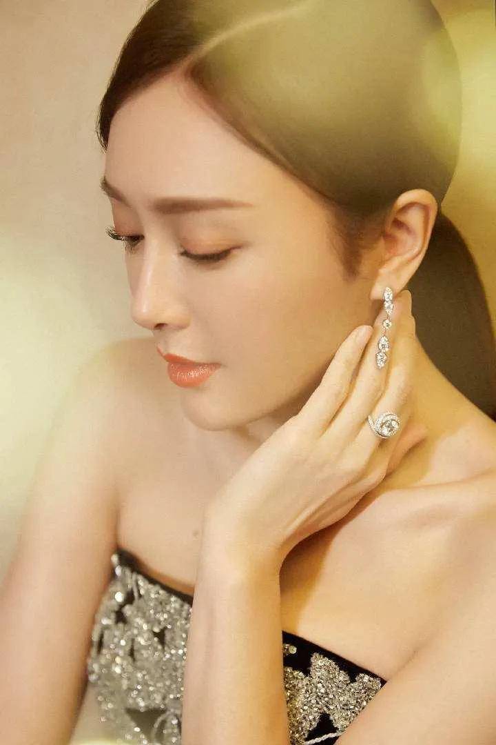 盘点娱乐圈年纪大却单身的女星,柳岩无人敢娶,许晴宁缺毋滥_秦岚