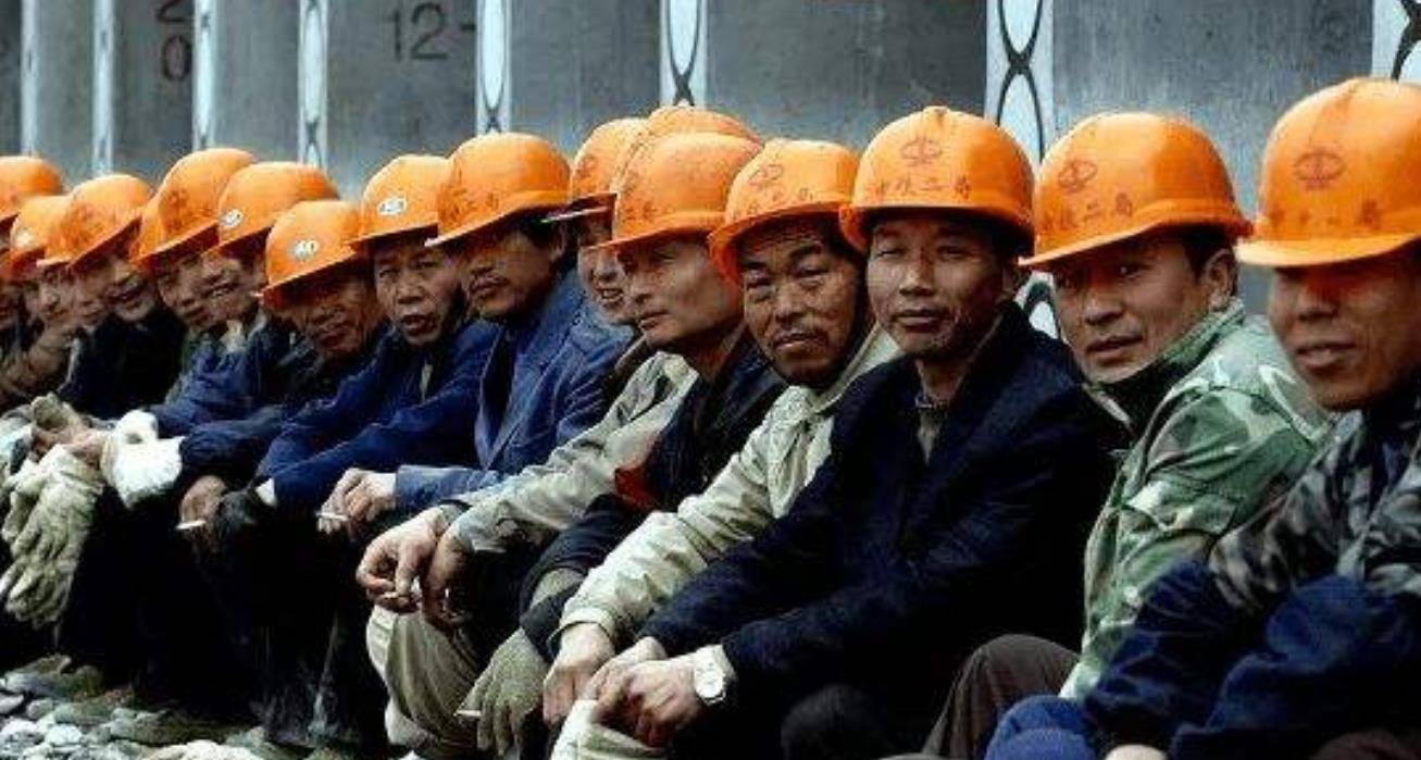 农民工干的是城里人剩下的工作?月薪3千的工资,农民工可不愿干