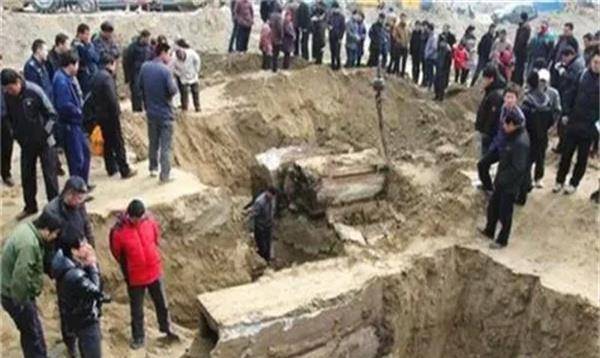 2007年河南挖出吕布墓,出土兵器让专家惊呼:我们被骗了千年