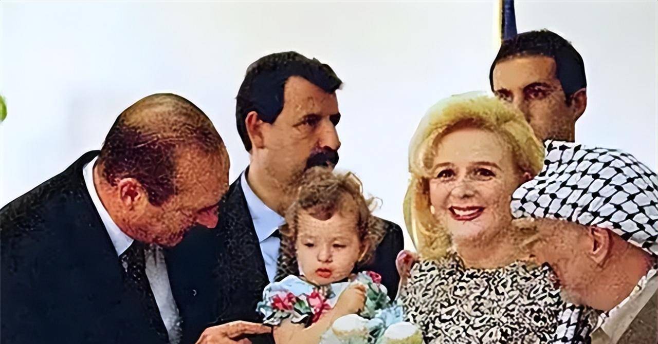 阿拉法特死后,小36岁娇妻过得如何?手握2千万,依旧是贵夫人