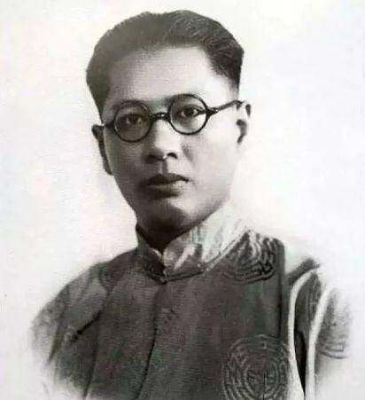 在与盛七小姐的接触中,他那颗年轻的心开始悸动起来,趁着盛七小姐想要