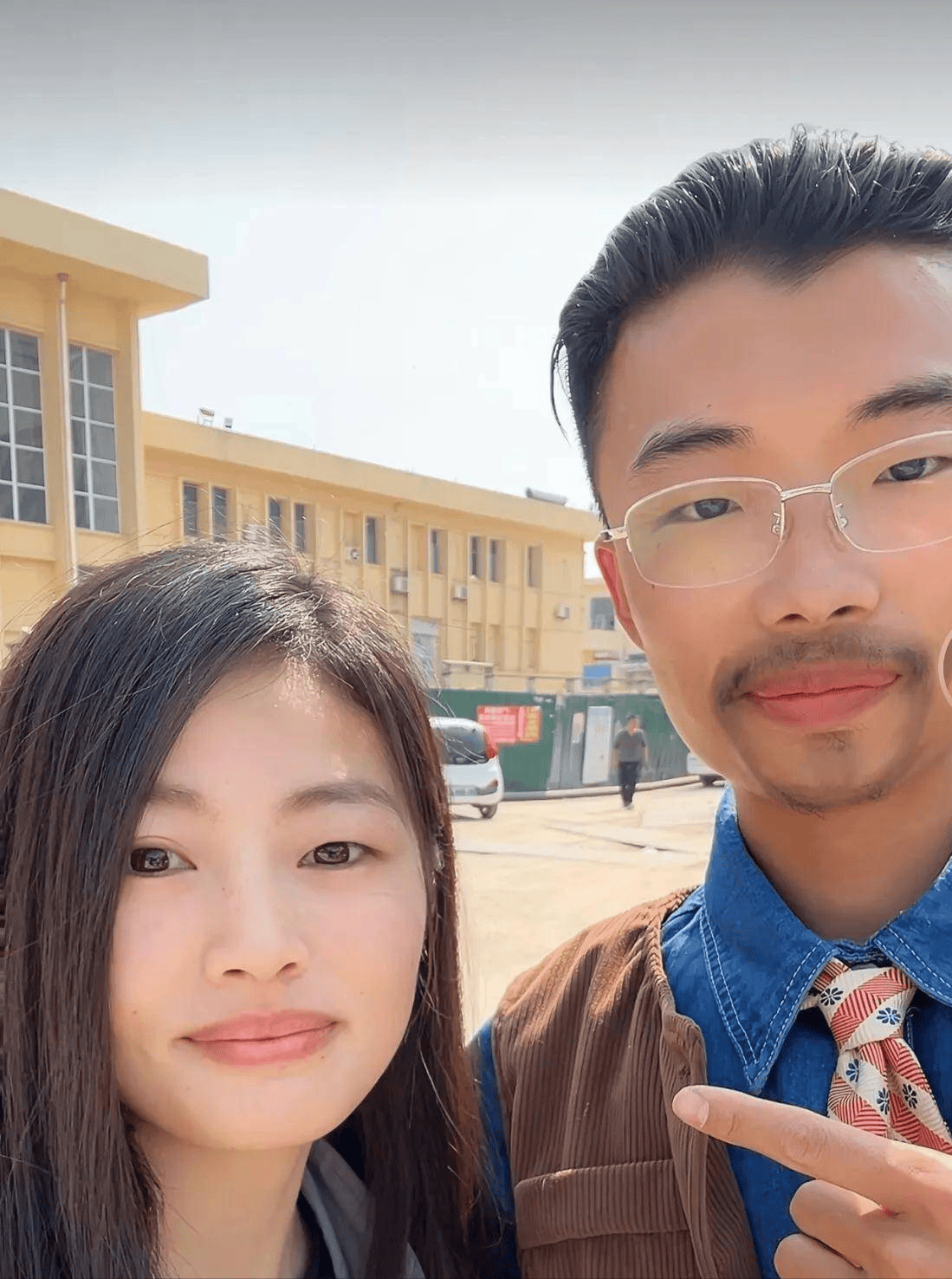 郭有才走红背后:白天直播唱歌晚上摆摊烧烤,梦想现实的双奏曲