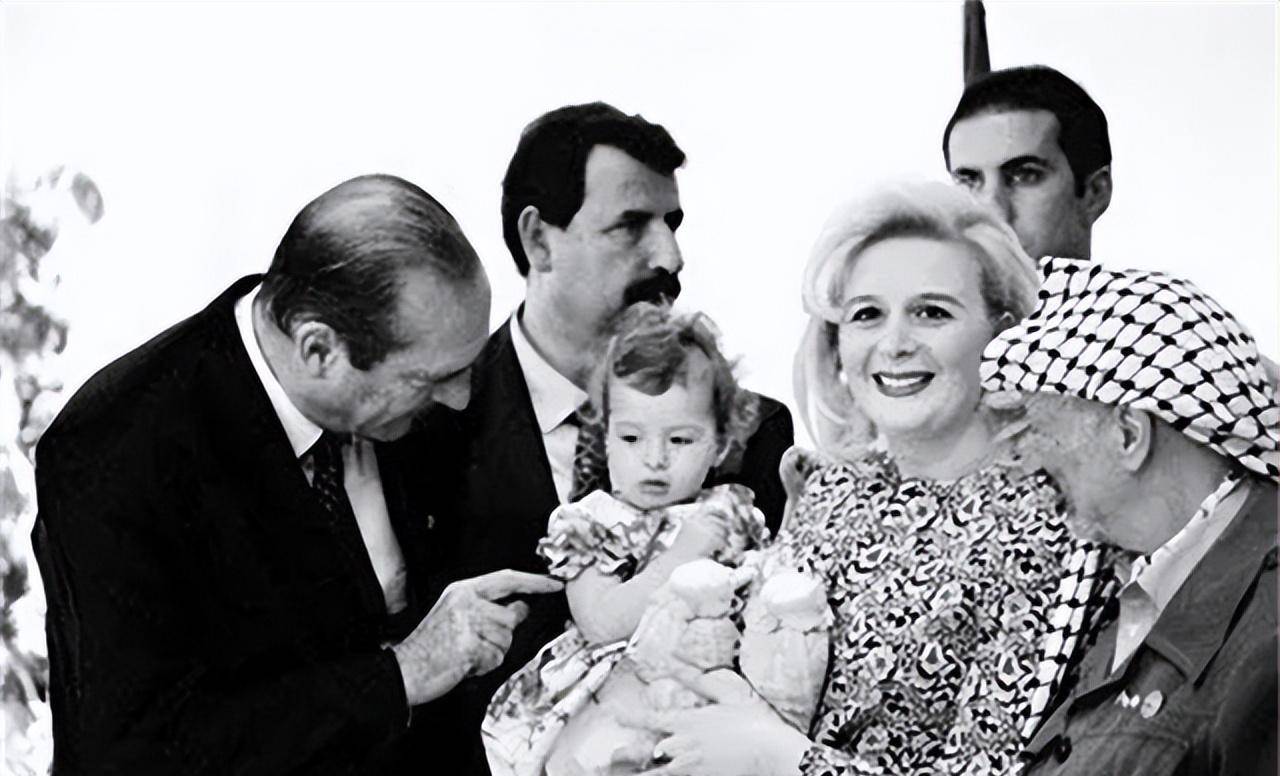 阿拉法特死后,小36岁娇妻过得如何?手握2千万,依旧是贵夫人